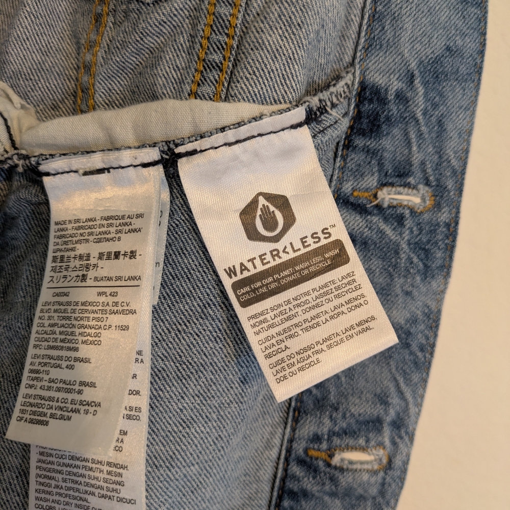 Levi's Classic Cut Blue Denim Jacket w/Bleach Flower & Y2K Pockets & Style - Picture 9 of 12